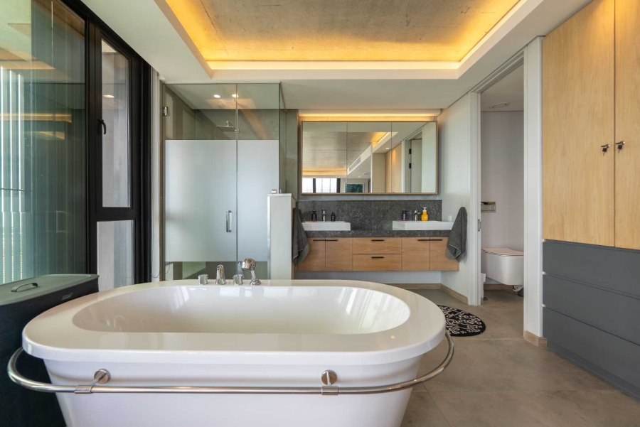 3 Bedroom Property for Sale in Sea Point Western Cape